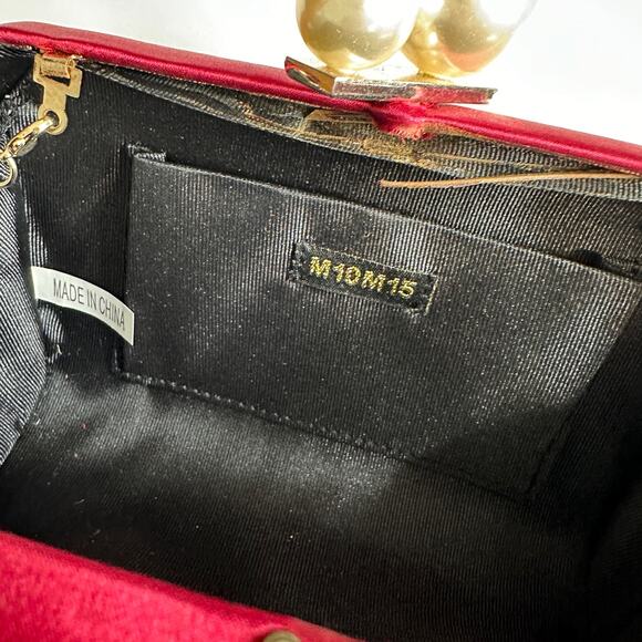 Vintage Red Stain Small Crossbody Purse Large Pearl Clasp - Picture 6 of 7